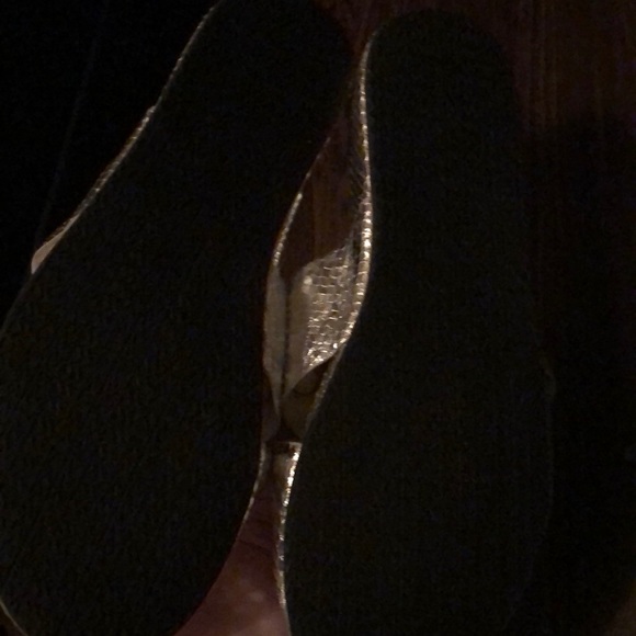 Michael Kors Silver Textured Cross Strap Slides - Picture 2 of 2